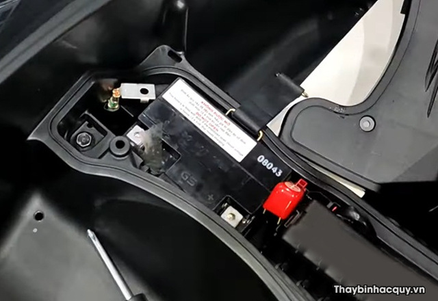 Acquy xe sh160i dùng loại nào cách thay ắc quy sh 160i - 4
